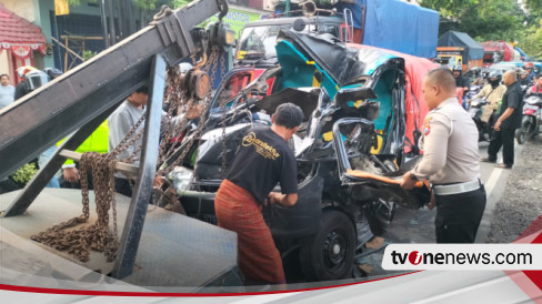 Kecelakaan Pikap Tabrak Truk Parkir Di Gadang Malang, Satu Orang ...