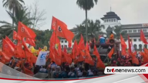 Besok, Buruh Se-Jawa Barat Bakal Demo Kembali Ke Gedung Sate Di Kota ...