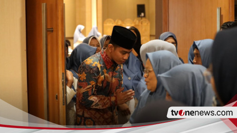 Temui Ratusan Bu Nyai Di Solo, Gibran Minta Santri Di Indonesia Siap ...