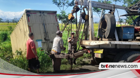 Diduga Sopir Mengantuk, Truk Box Tabrak Pemotor Hingga Tewas Di Probolinggo