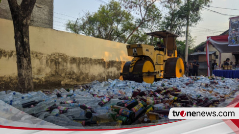 Jelang Natal Dan Tahun Baru Polresta Pati Musnahkan Botol Miras