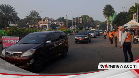 Lalin Puncak Padat, Polisi Berlakukan Ganjil Genap Dan Sistem Satu Arah