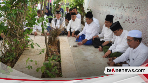 Anies Ziarah ke Makam para Ulama Rembang, Sebut Mereka Sumbu Syiar Islam di Pulau Jawa