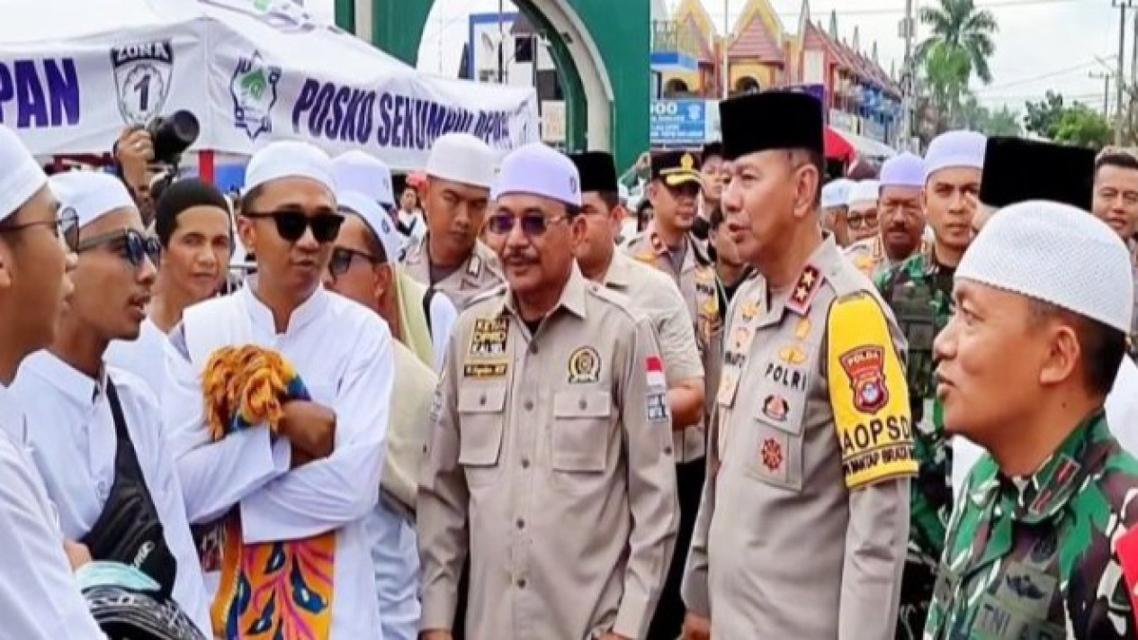 Haul ke-19 Guru Sekumpul Martapura, Kapolda Kalsel Pastikan Kondusifitas Terjaga
            - galeri foto