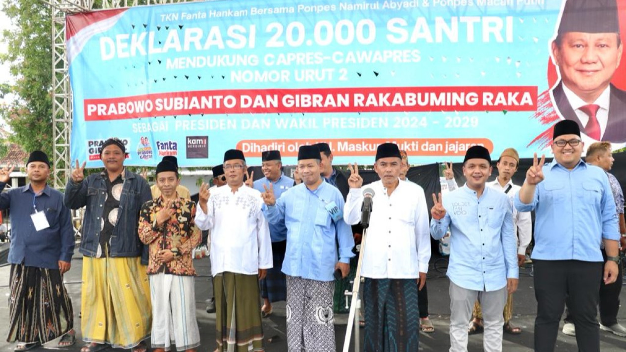 20.000 Santri dan Kyai se-Jawa Timur Gelar Deklarasi Akbar Pindah Dukungan dari Paslon 01 ke Paslon 02 Prabowo-Gibran
            - galeri foto