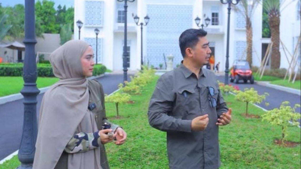 Ustaz Solmed Sebut Pakai Dana Umat untuk Bangun Rumah Mewah : Kita Jualan, Dia Beli Kan
            - galeri foto