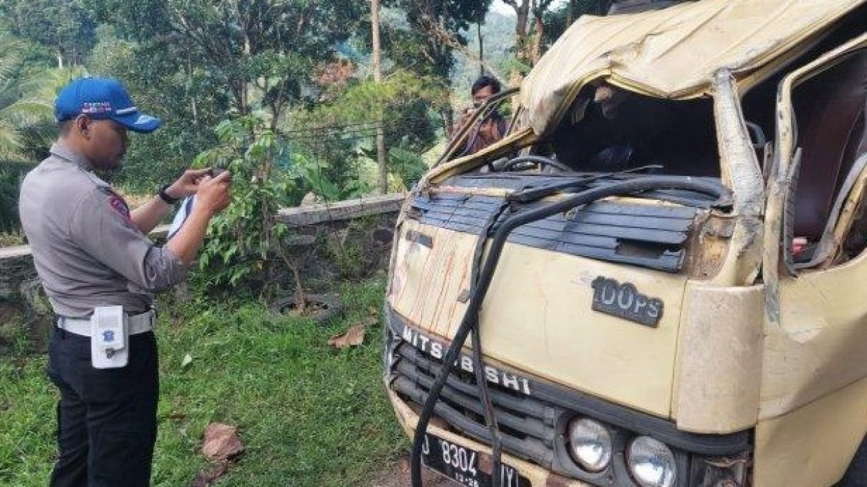 Supir Truk Penziarah Yang Tewaskan 5 Orang di Bandung Barat Ditetapkan Tersangka 
            - galeri foto