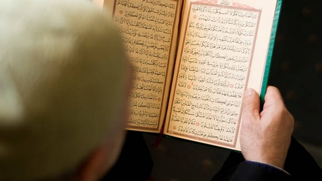 Bacaan Al-Qur'an Surat Al-A'raf Ayat 196-200 Lengkap Tulisan Arab ...