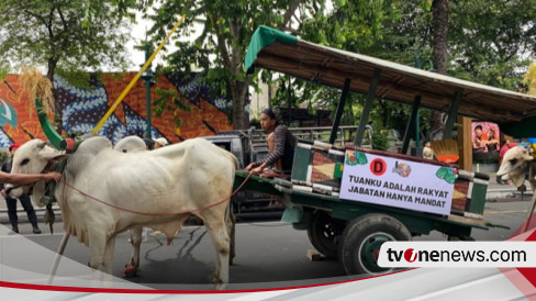 Ganjar-Mahfud Gelar Kirab Budaya di Depan Kantor Gibran, Ada Pertunjukan Keserakahan Penguasa