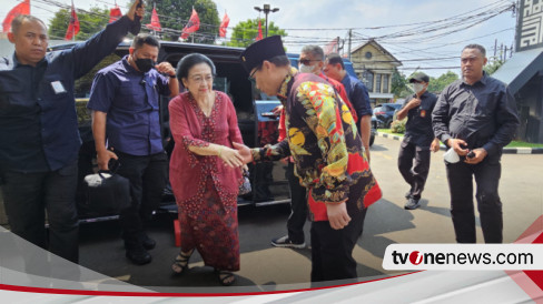 Ketua Umum PDIP Megawati Hadiri Acara Isra Mi'raj di Lenteng Agung