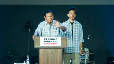 The moment Major Teddy pays his respects when Prabowo says thank you in his speech