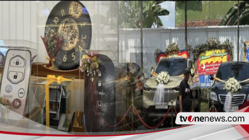 Pernikahan Fenomenal di Pacitan: Bukan Sekadar Mahar Rp3 Miliar, Ratusan Tamu Shela Arika dan Mbah Tarman Juga Nikmati Rezeki Amplop Tunai