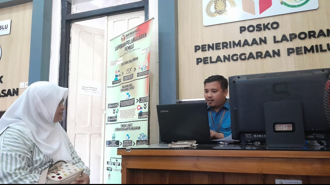 Diduga Jumlah Suara Diubah, Caleg Demokrat Banyuwangi Laporkan Penyelenggara Pemilu ke Bawaslu
            - galeri foto