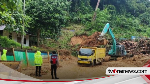 Banjir Dan Tanah Longsor Terjang Kabupaten Pesisir Selatan Sumbar, 16 ...