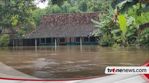 Hujan 6 Jam, Banjir Luapan Sungai Rendam Ratusan Rumah Warga Di Madiun