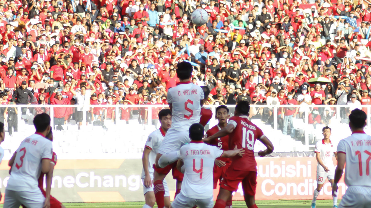 Jelang Lawan Timnas Indonesia, Bek Vietnam Alami Cedera Horor hingga Harus Mendapatkan 24 Jahitan di Kepala
            - galeri foto