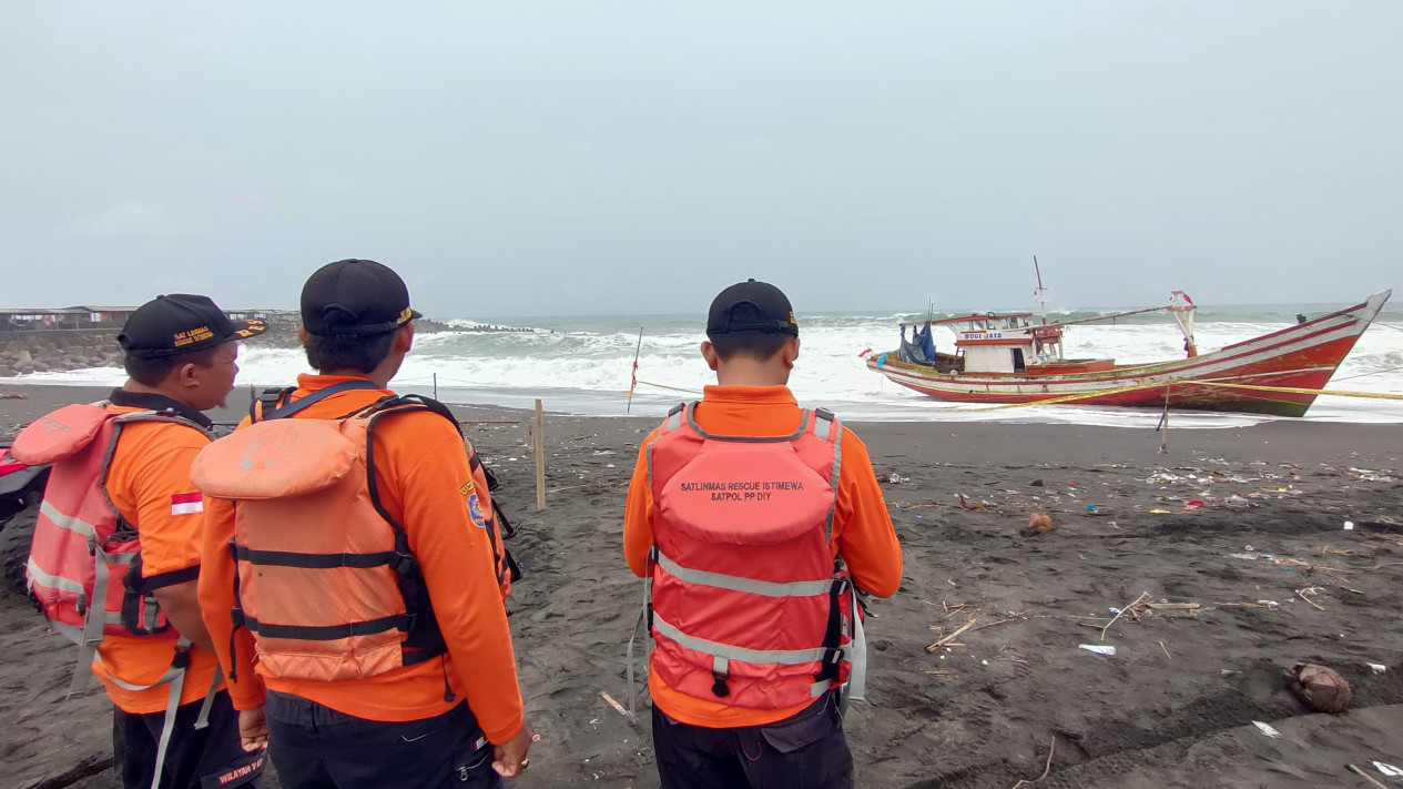 Dua ABK Hilang di Pesisir Selatan Kulon Progo, Proses Pencarian Terkendala Gelombang Tinggi
            - galeri foto