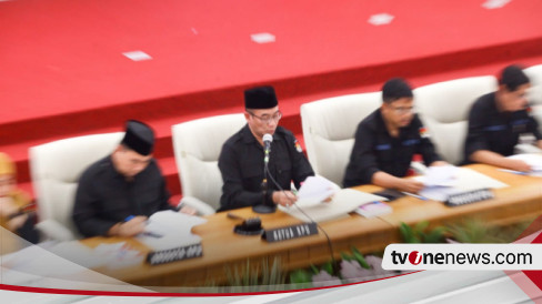 Ketua KPU RI Hasyim Asy'ari Terbata-bata Menahan Tangis Ketika Bacakan Putusan Hasil Pemilu 2024 dan Pimpin Baca Doa