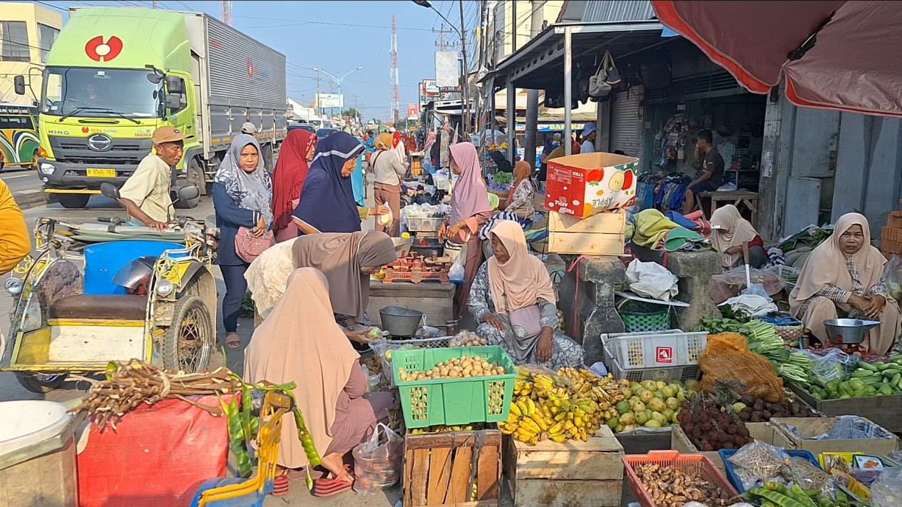 Pasar Tumpah Bulakamba Jadi Biang Kemacetan Jalur Mudik Lebaran di Pantura Brebes
            - galeri foto