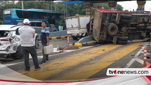 Kecelakaan Beruntun Mengerikan Di Gerbang Tol Halim Utama Pagi Tadi ...