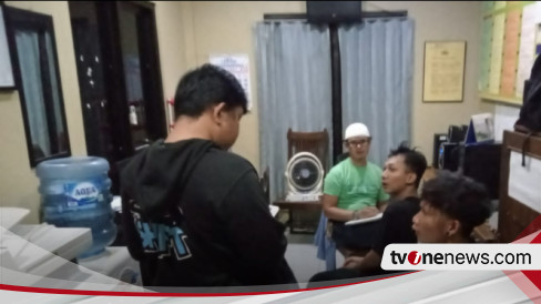 Viral, Dua Remaja Kedapatan Nyalakan Kembang Api Di Jalur Cepat Ring ...