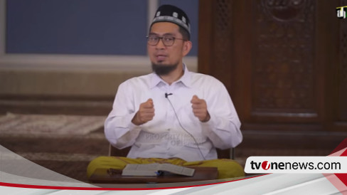 Shalat Sampai Nangis-nangis Emangnya Boleh? Ustaz Adi Hidayat Tegaskan