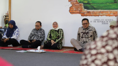 Temui Pekerja Migran Indonesia di Konjen RI Jeddah, Ida Fauziyah Sampaikan Hal ini...
