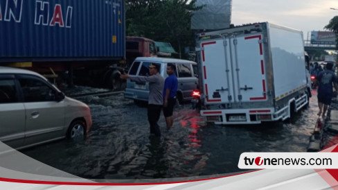 Info Mudik Jalur Pantura Kaligawe Semarang Terendam Banjir Rob Lalu Lintas Macet Panjang