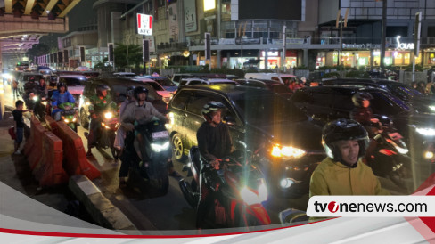 H-3 Lebaran, Ruas Jalan Arteri Kota Bekasi Masih Dipadati Pemudik Minggu Malam