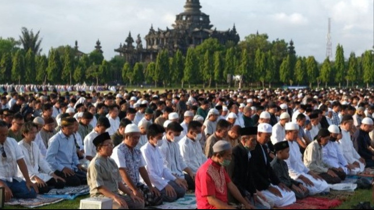 Ternyata Ada 3 Hukum Salat Idul Fitri, Wanita Haid dan Orang Tua Perhatikan Ini
            - galeri foto