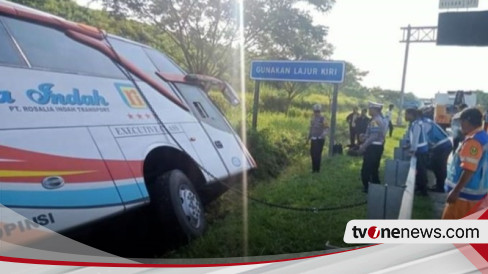 Kronologi Kecelakaan Tunggal Bus Rosalia Indah Di Tol Semarang Batang Kondektur Terjepit Bus