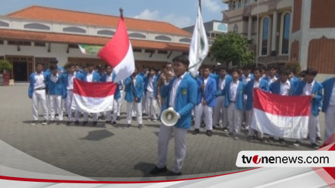 Santri Di Jombang Dukung Dan Doakan Kemenangan Timnas Indonesia Lawan ...