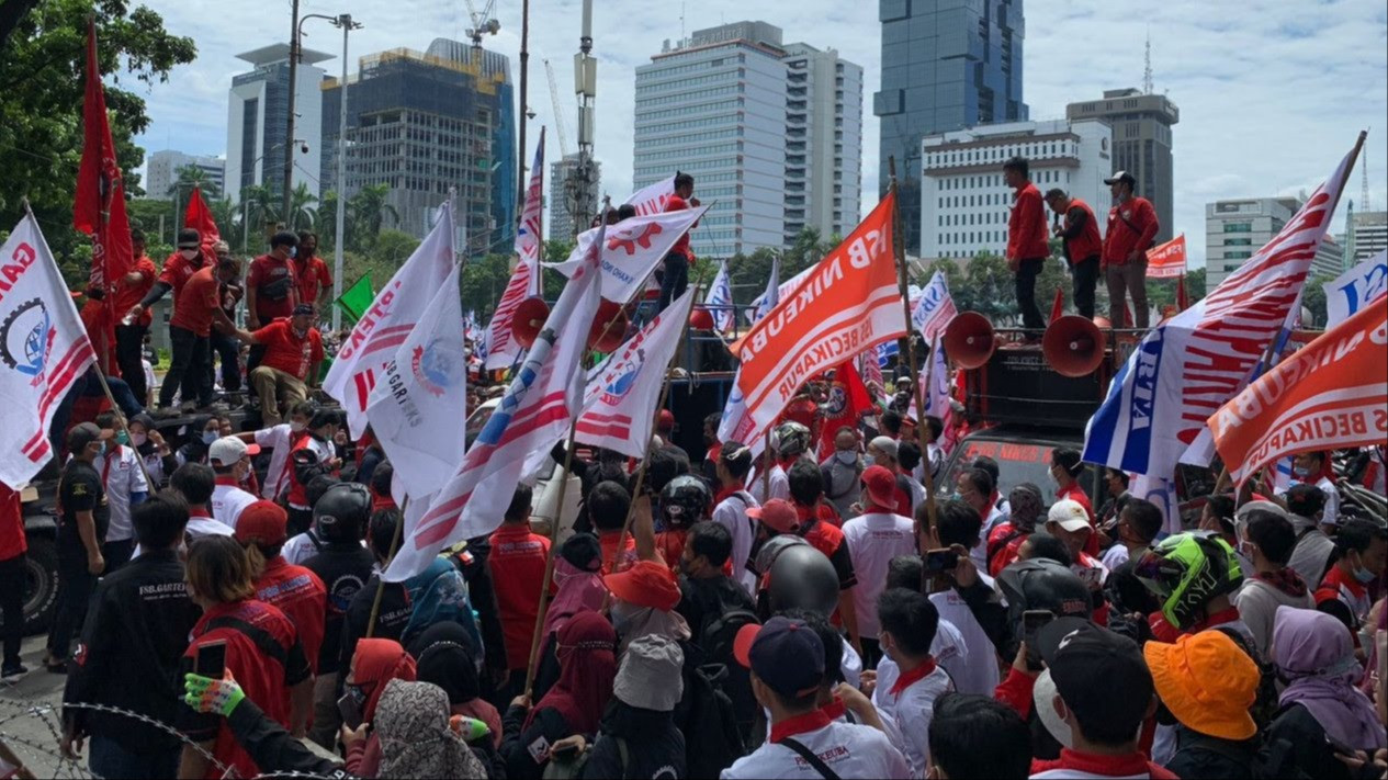 Ribuan Personel Gabungan Disiagakan Kawal Peringatan Hari Buruh di Jakarta
            - galeri foto