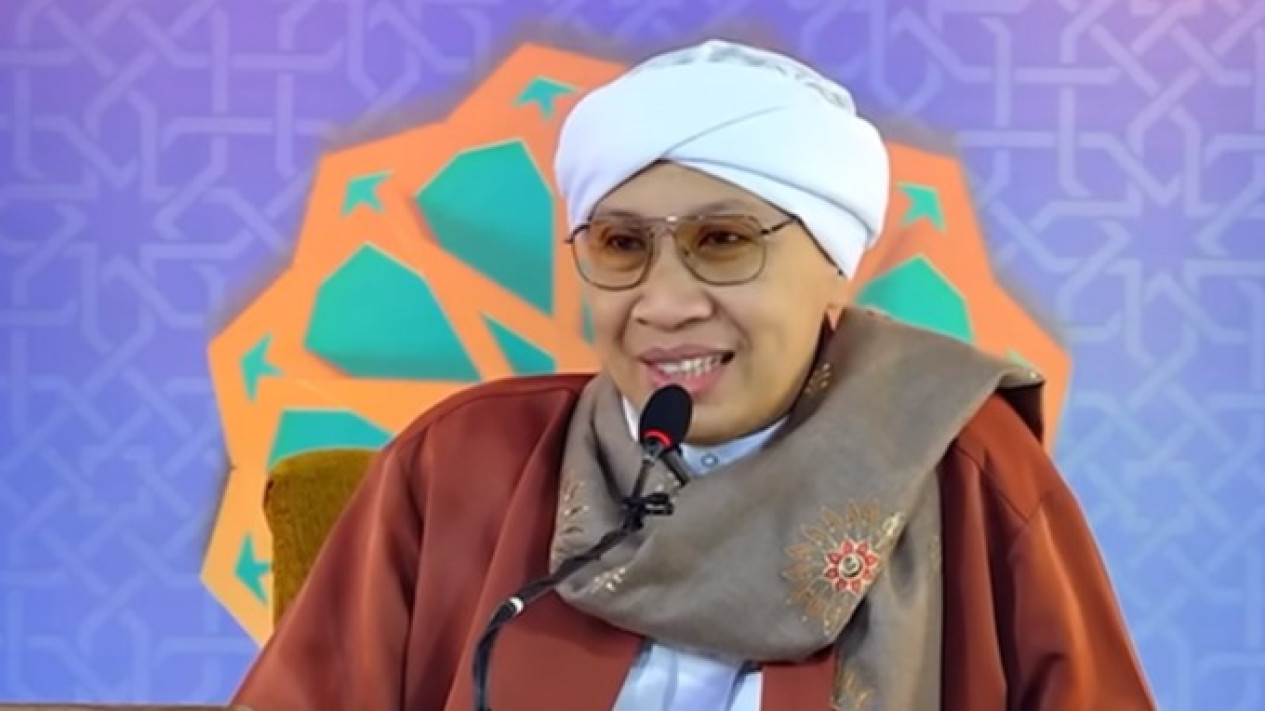 Buya Yahya Heran, Suami Nganggur Sibuk Main Gaple di Rumah tapi Istri Cari Nafkah, dalam Islam Boleh atau Tidak? Tegasnya…
            - galeri foto