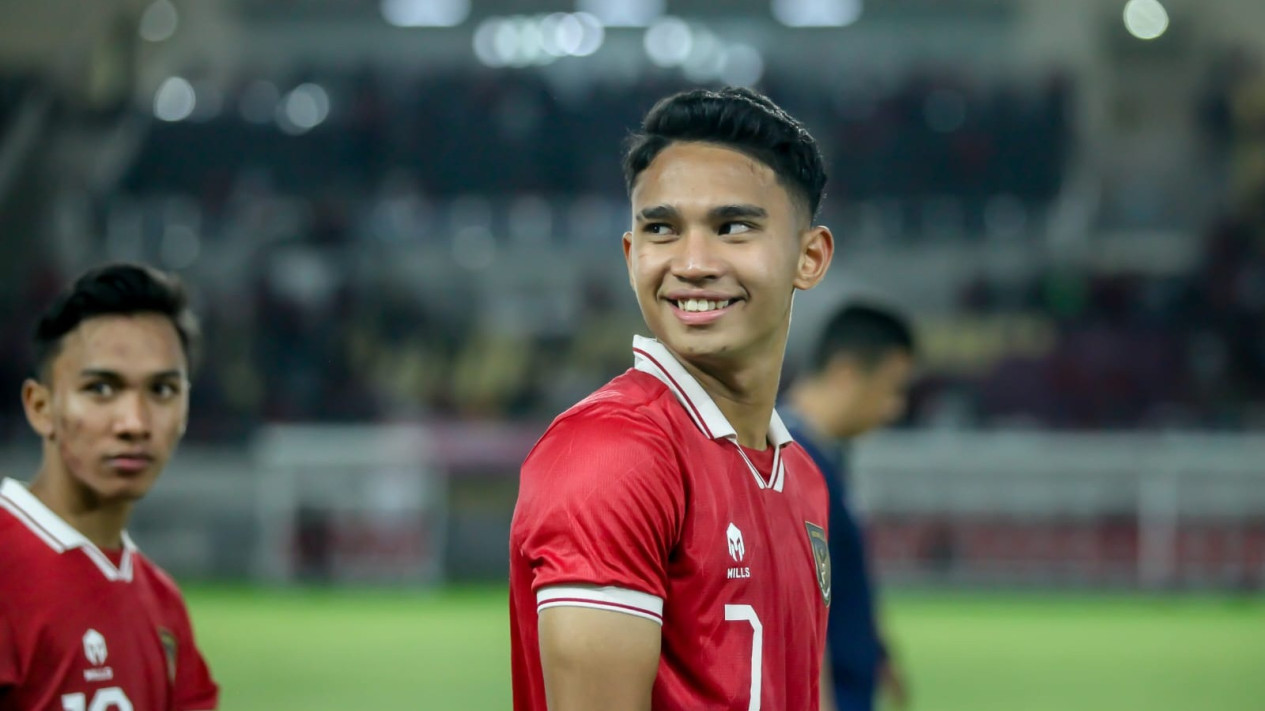 Beda dengan Fans Timnas Indonesia, Fans Vietnam Justru Puji Permainan Marselino Ferdinan
            - galeri foto