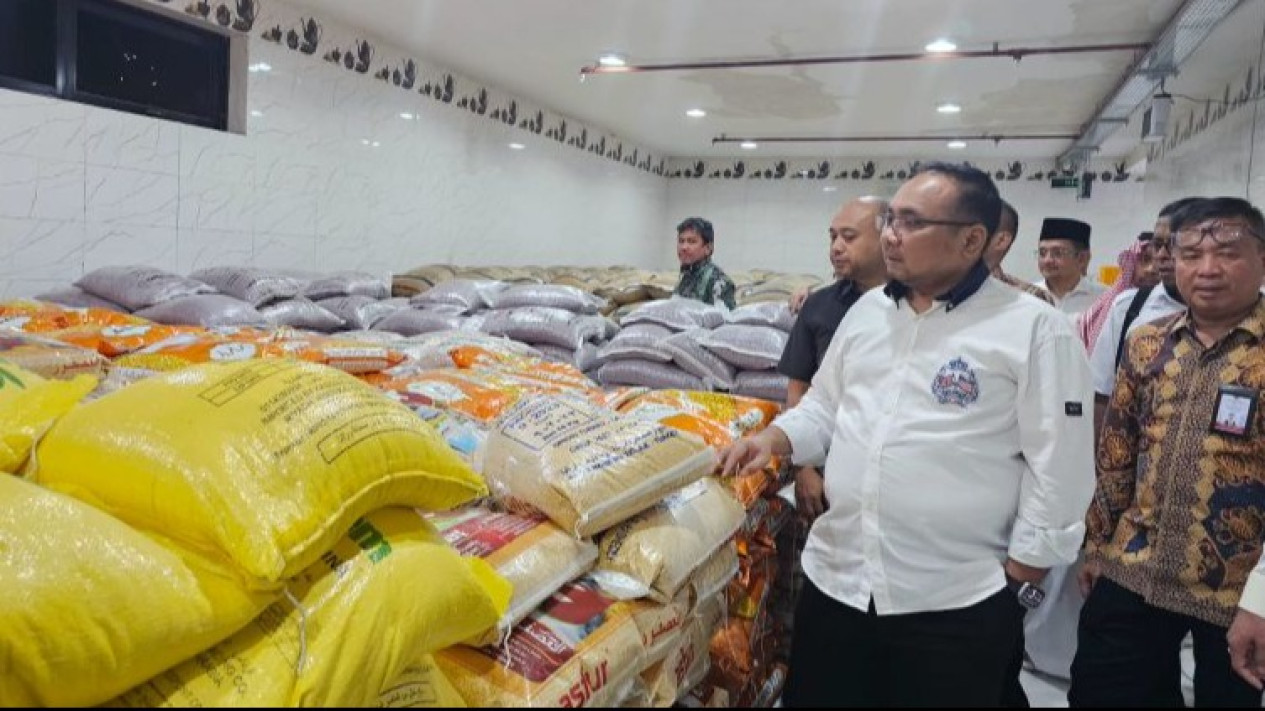 Kesiapan Dapur Penyedia Katering Haji, 70 Ton Bumbu Indonesia Sudah Didatangkan untuk Penuhi Kebutuhan Jamaah
            - galeri foto