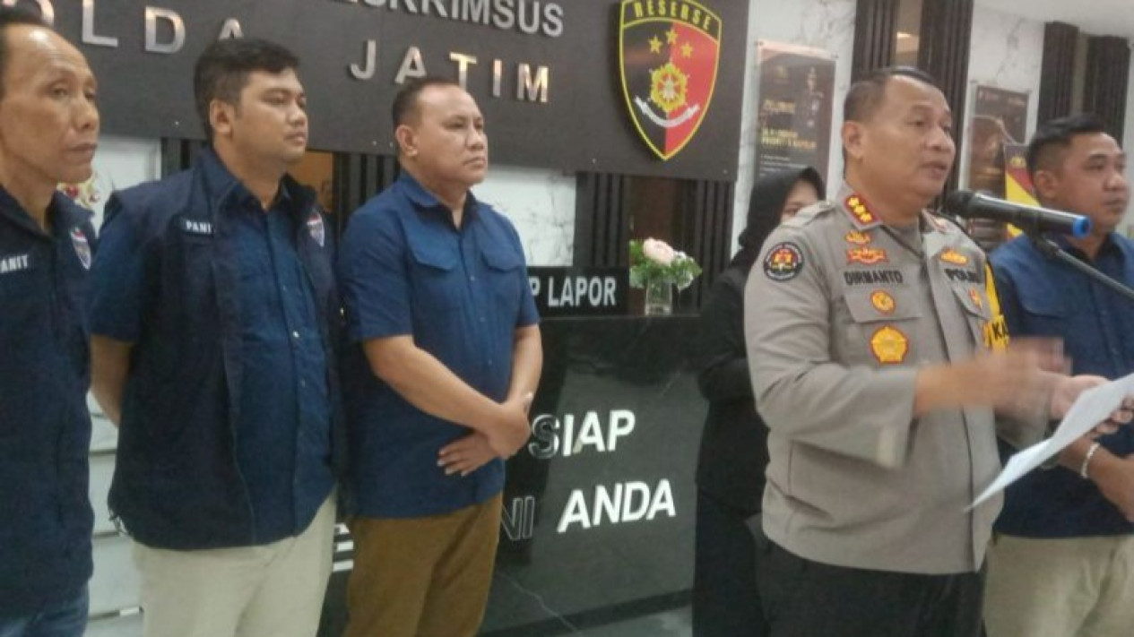 Heboh Film Pendek Guru Lecehkan Santri di Jawa Timur, Tiga Konten Kreator Ditangkap Polisi
            - galeri foto