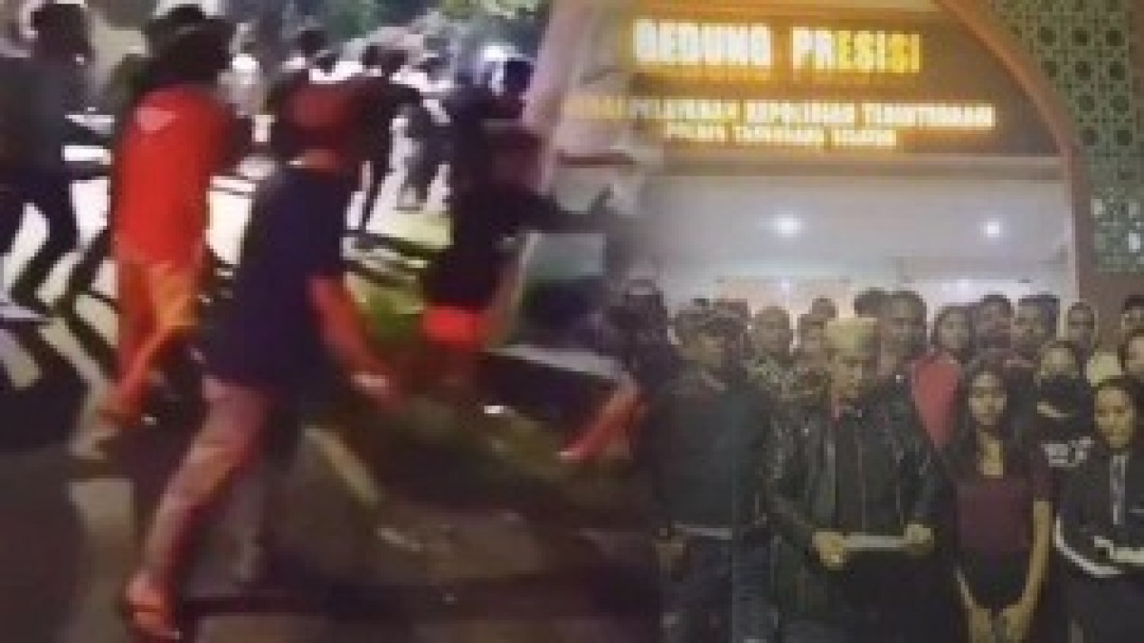 Kasus Penggerebekan dan Penganiayaan Sejumlah Mahasiswa Unpam Tengah Beribadah di Kota Tangsel, Warga Beberkan Fakta di Lapangan
            - galeri foto