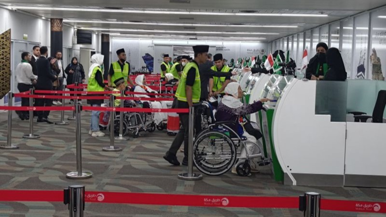 Bandara Soetta Sediakan 12 Jalur Cepat untuk Keberangkatan Haji 2024
            - galeri foto