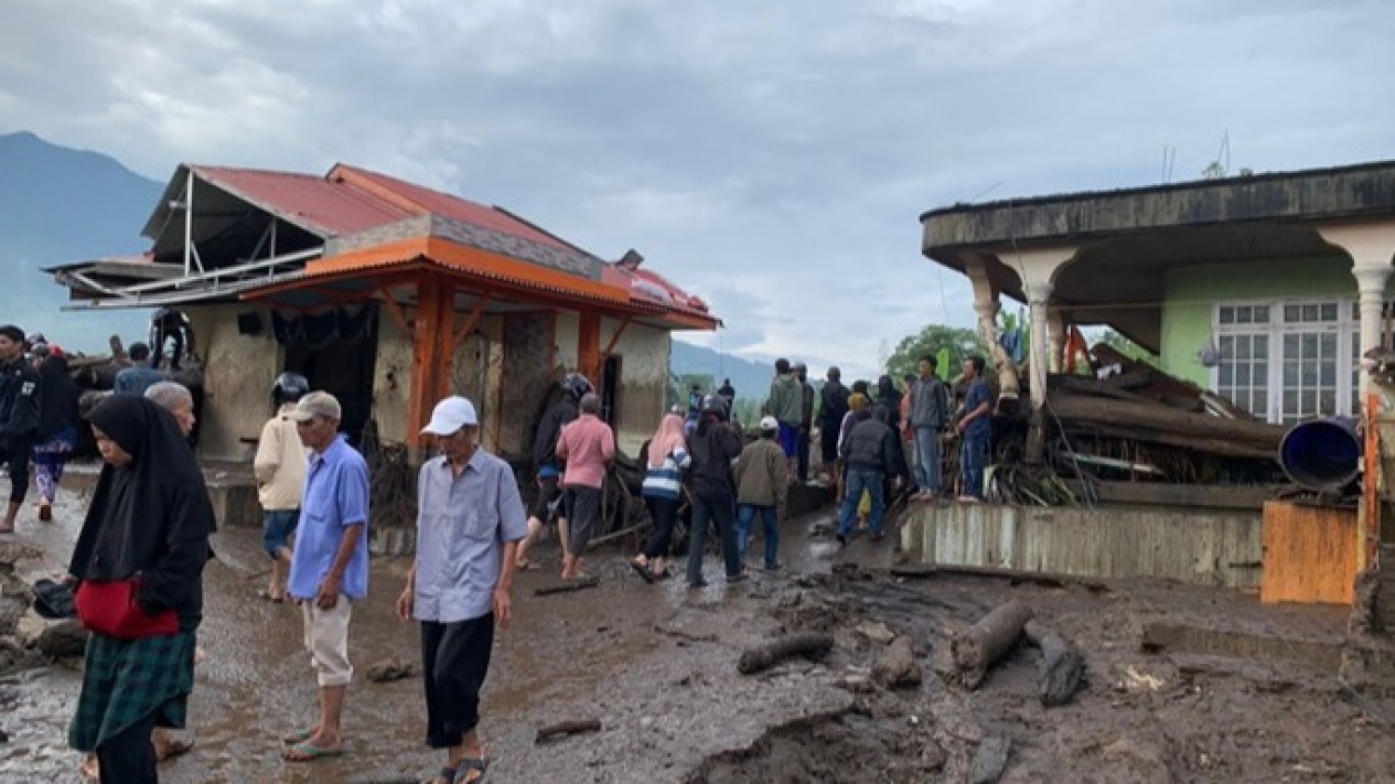 Pascabanjir Bandang Agam, Korban yang Meninggal Menjadi 19 Orang
            - galeri foto