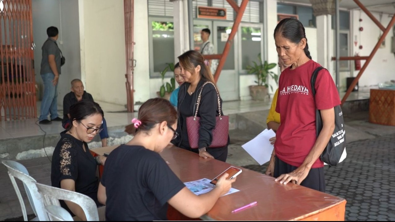 Pos Indonesia Bagikan Bansos Sembako dan PKH Tahap 2 di Bali
            - galeri foto