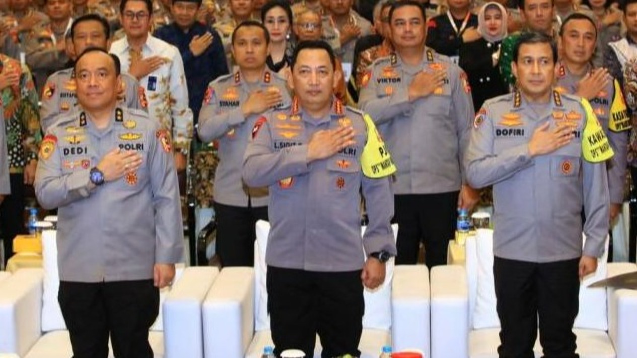 Kapolri Listyo Kasih Penghargaan Casis Korban Begal Hingga Jari Putus Tetap Lanjutkan Masuk Bintara Polri
            - galeri foto