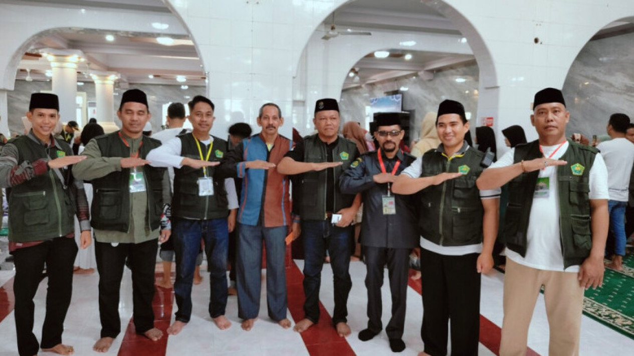 Viral 2 Pria Non Muslim Jadi Petugas Haji 2024 di Kota Parepare, Begini Jawaban Kementerian Agama
            - galeri foto