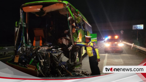 Bus Rombongan Study Tour Tabrak Truk Di Tol Jombang, Dua Tewas