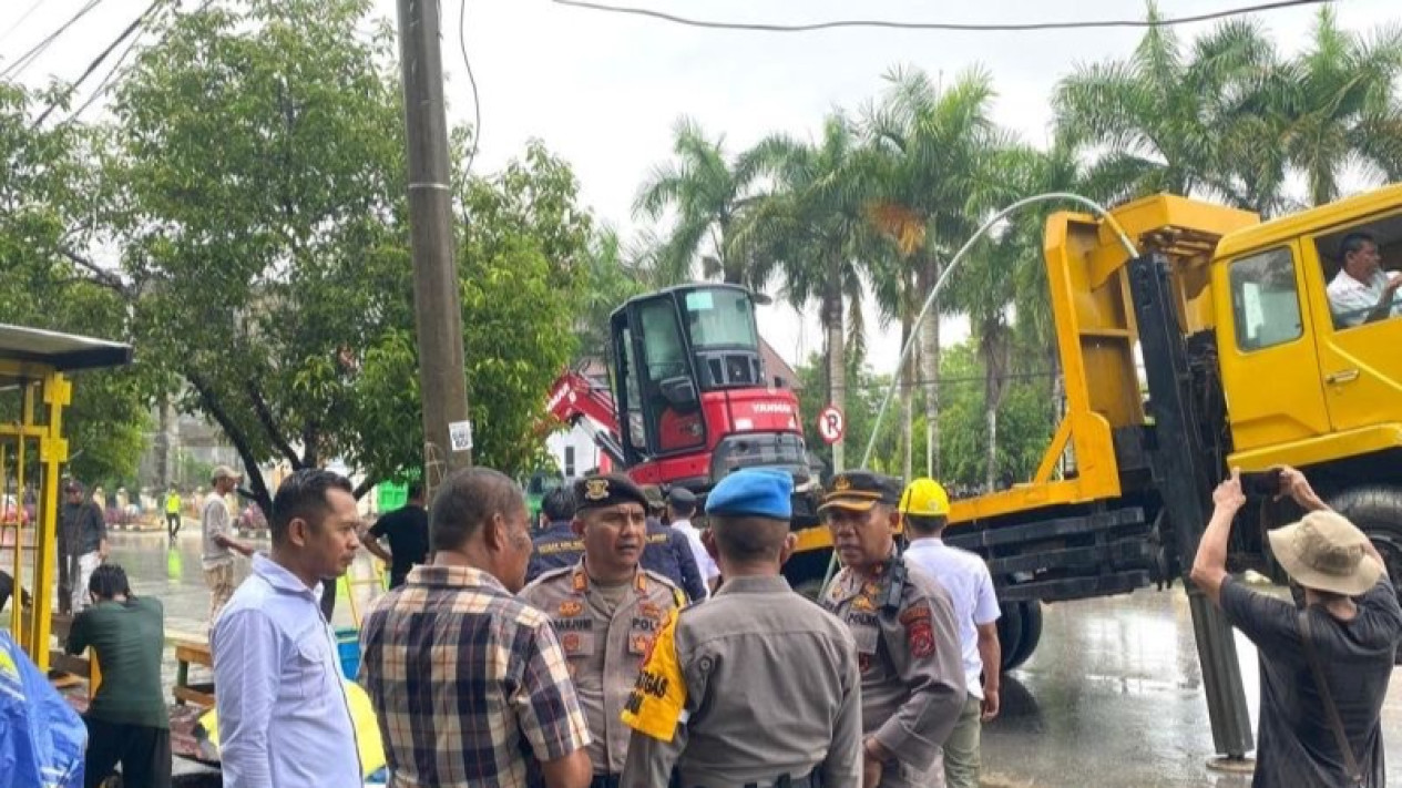 Pastikan Proses Pembongkaran Lapak di Eks MTQ Kendari Berjalan Kondusif, Ratusan Personel Gabungan Diturunkan
            - galeri foto