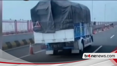 Sebuah Truk Melaju Ugal-ugalan Di Tol Jembatan Suramadu Viral Di Medsos ...