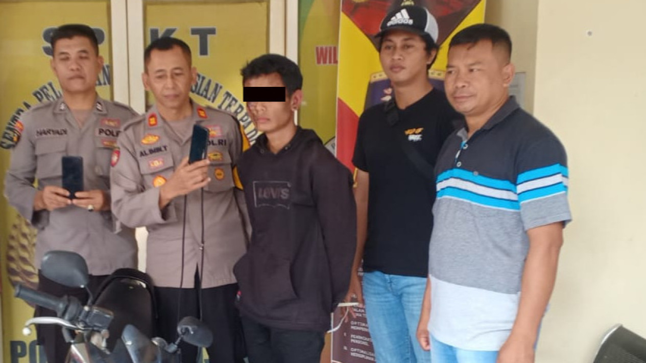 Jambret Ponsel Warga Gresik, Pemuda asal Surabaya Babak Belur Dihajar Massa
            - galeri foto