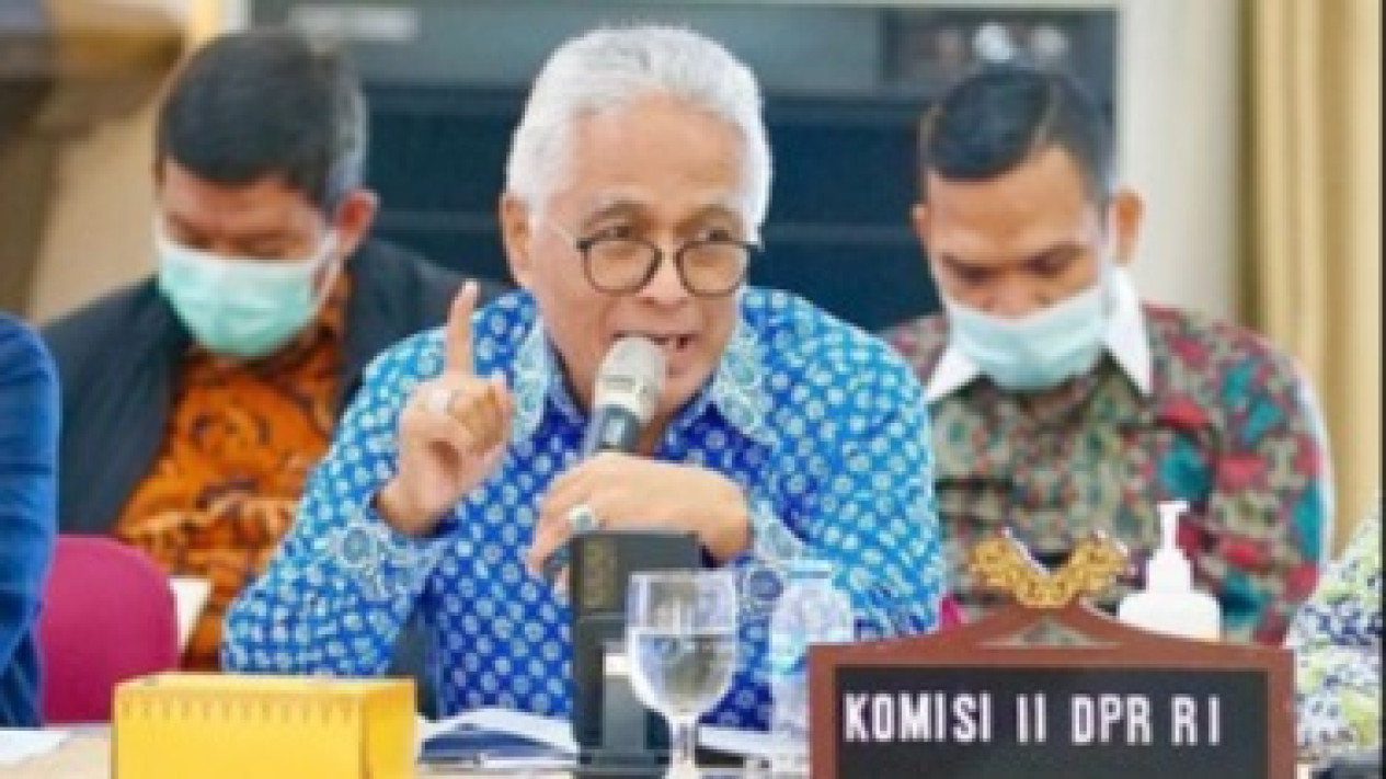 DPR dan KPU Segera Bahas Putusan MA soal Batas Usia Cagub-Cawagub
            - galeri foto