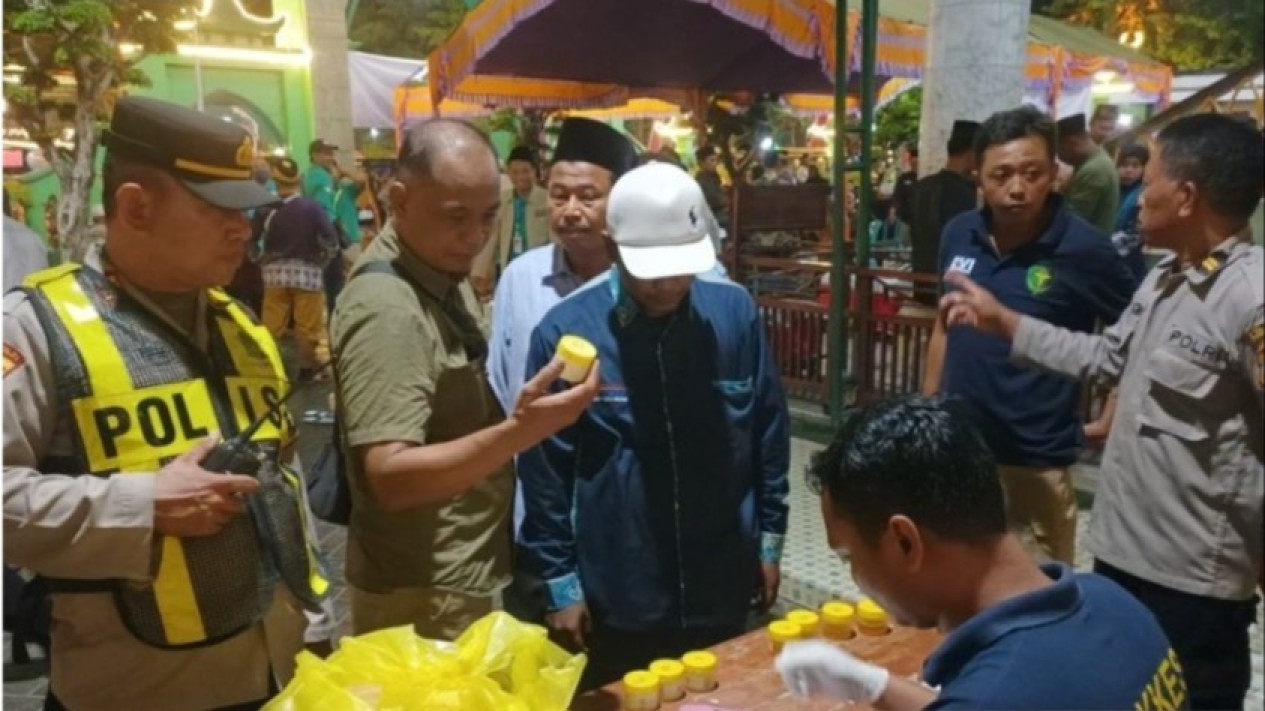 Mendadak Lakukan Tes Urine ke Sopir Bus Pengangkut Jemaah Calon Haji, Polres Pamekasan Beberkan Hasilnya
            - galeri foto