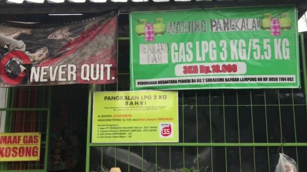 Gas Elpiji 3 Kg Langka di Lampung, Pembelian Gunakan Data KTP Picu Kenaikan Harga
            - galeri foto